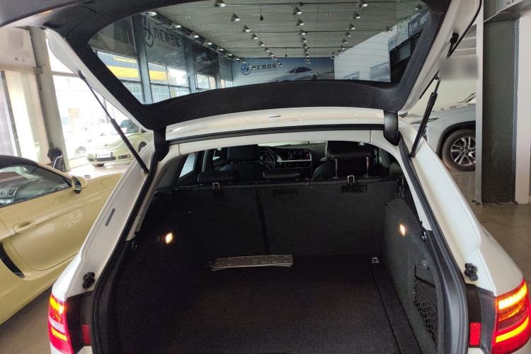 Used Audi A4 2014 40 TFSI allroad quattro plus version Trunk