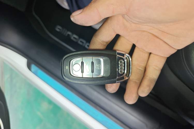 Used Audi A4 2014 40 TFSI allroad quattro plus version Vehicle Key