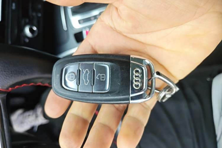 Used Audi A4 2014 40 TFSI allroad quattro plus version Vehicle Key
