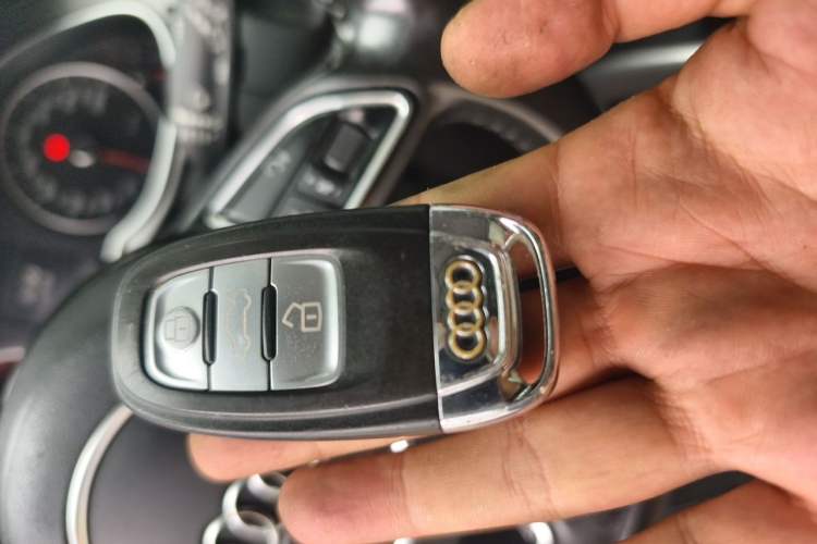 Used Audi A4 2014 40 TFSI allroad quattro plus version Vehicle Key