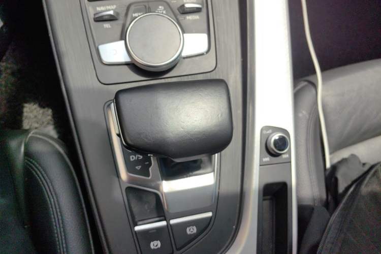 Used Audi A4 2017 45 TFSI allroad quattro Fashion Edition Gear Lever