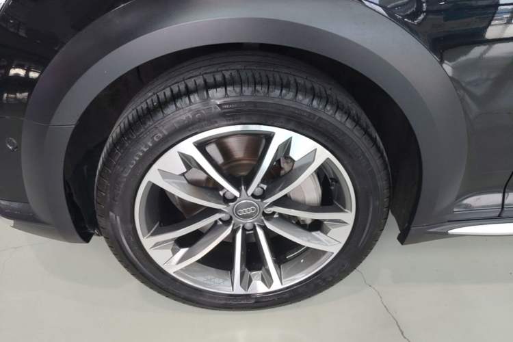 Used Audi A4 2017 45 TFSI allroad quattro Sport model Left Front Wheel Hub