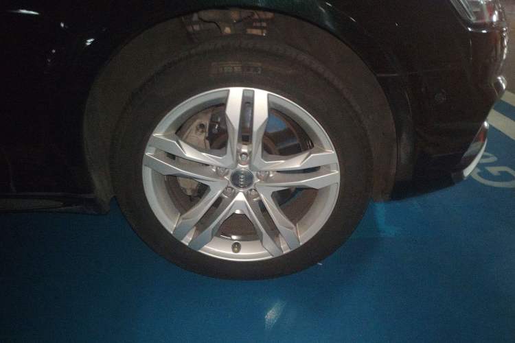Used Audi A4 2017 45 TFSI allroad quattro Fashion Edition Right Front Wheel Hub