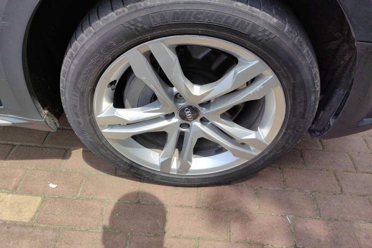 Used Audi A4 2017 45 TFSI allroad quattro Fashion Edition Right Front Wheel Hub