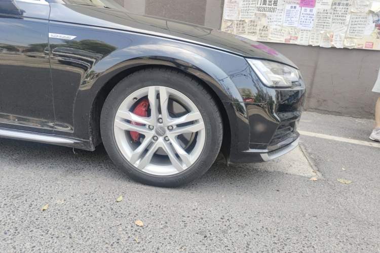 Used Audi A4 2017 45 TFSI allroad quattro Fashion Edition Right Front Wheel Hub