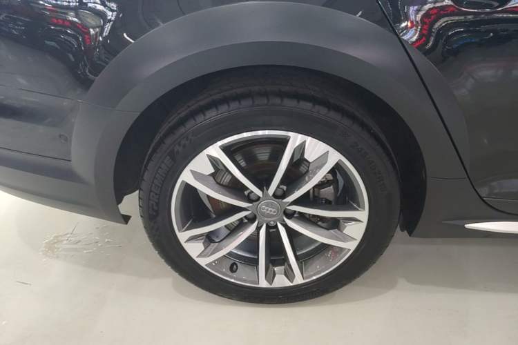 Used Audi A4 2017 45 TFSI allroad quattro Sport model Right Rear Wheel Hub