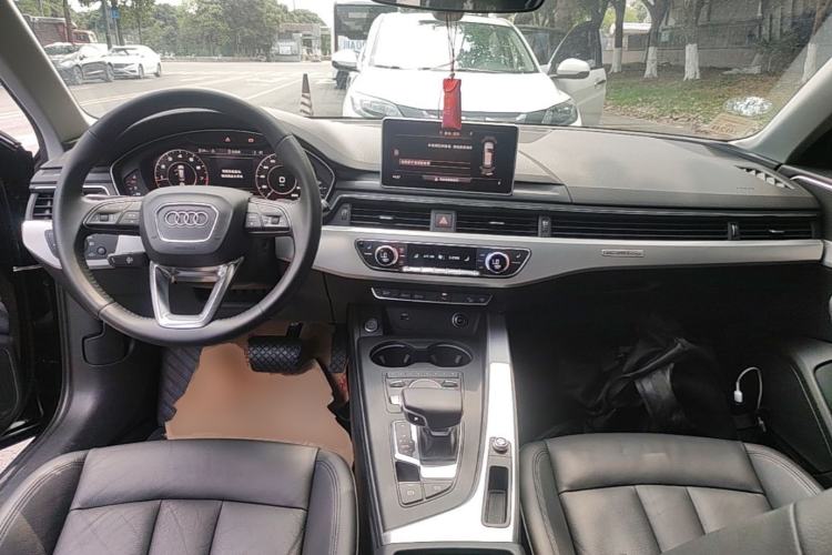 Used Audi A4 2017 45 TFSI allroad quattro Fashion Edition Center Console