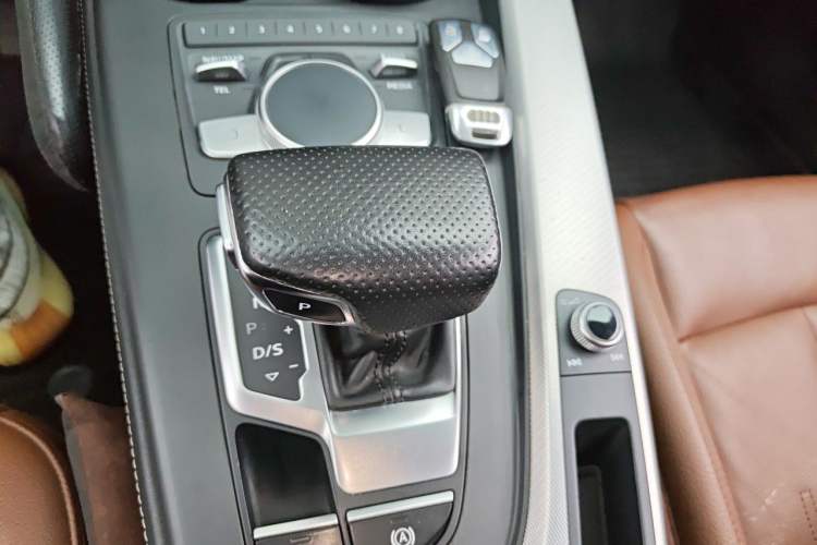 Used Audi A4 2017 45 TFSI allroad quattro Fashion Edition Gear Lever