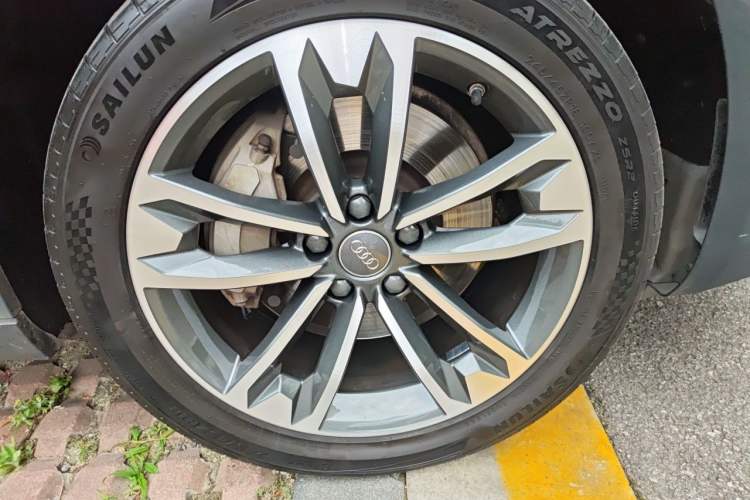 Used Audi A4 2017 45 TFSI allroad quattro Fashion Edition Right Front Wheel Hub