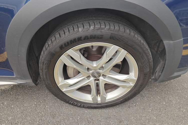 Used Audi A4 2017 45 TFSI allroad quattro Fashion Edition Right Front Wheel Hub