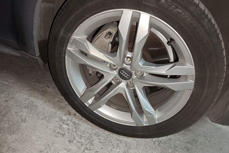 Used Audi A4 2017 45 TFSI allroad quattro Fashion Edition Right Front Wheel Hub