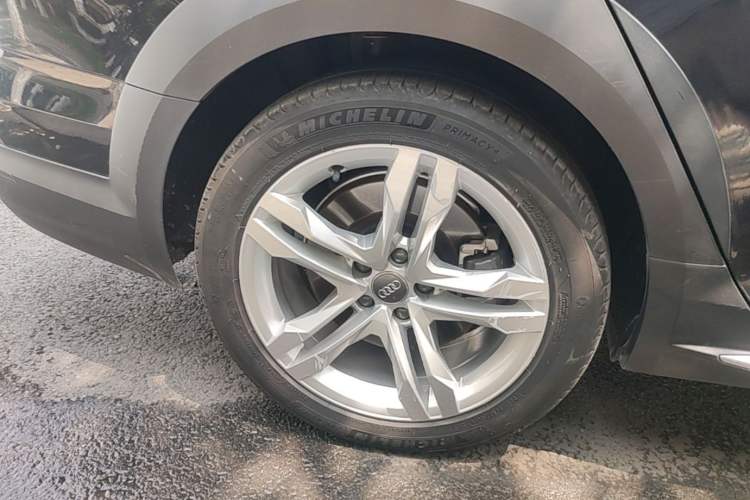 Used Audi A4 2017 45 TFSI allroad quattro Fashion Edition Right Rear Wheel Hub