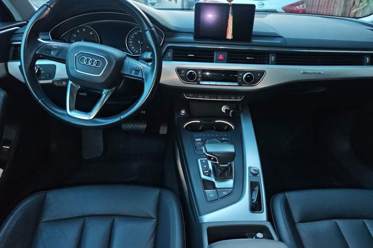 Used Audi A4 2017 45 TFSI allroad quattro Fashion Edition Center Console
