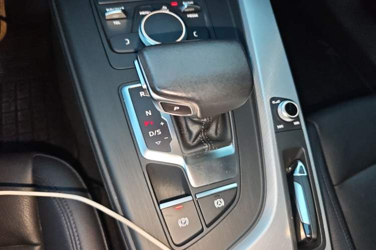 Used Audi A4 2017 45 TFSI allroad quattro Fashion Edition Gear Lever