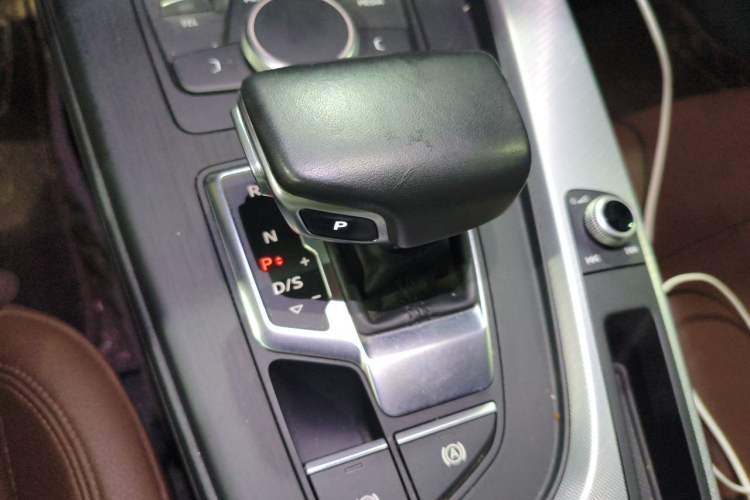 Used Audi A4 2017 45 TFSI allroad quattro Fashion Edition Gear Lever