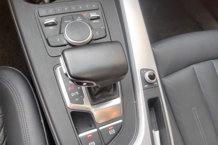 Used Audi A4 2017 45 TFSI allroad quattro Fashion Edition Gear Lever
