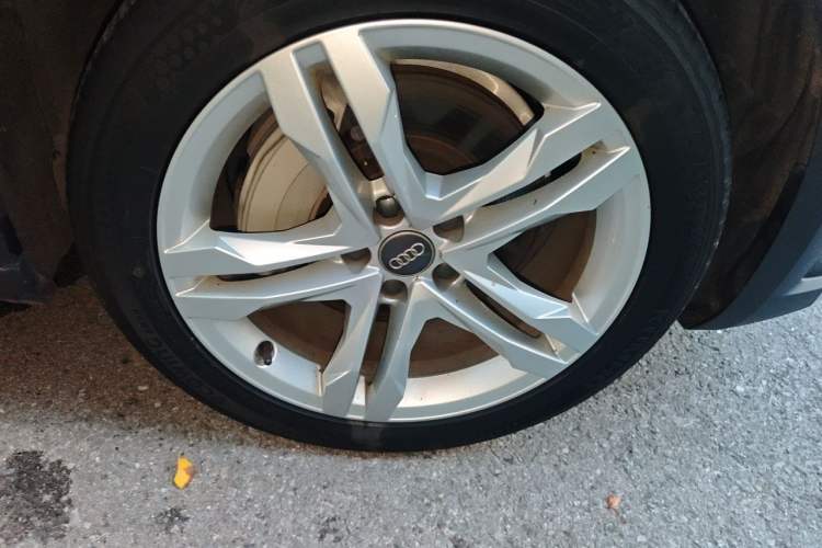 Used Audi A4 2017 45 TFSI allroad quattro Fashion Edition Right Front Wheel Hub