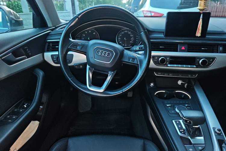 Used Audi A4 2017 45 TFSI allroad quattro Fashion Edition Steering Wheel