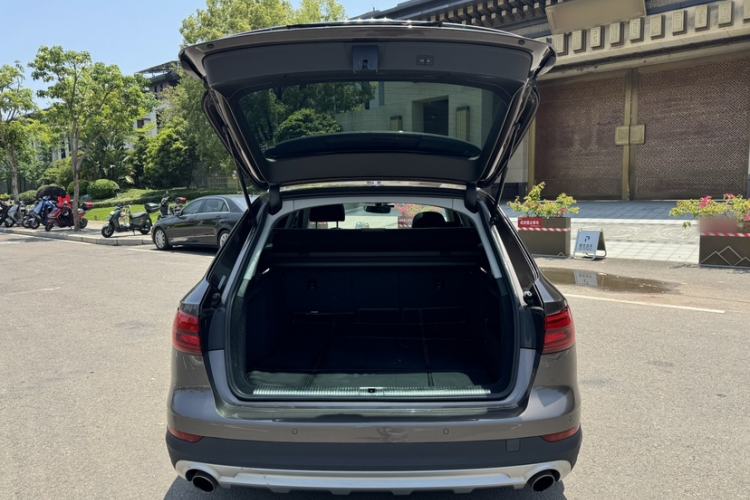 Used Audi A4 2017 45 TFSI allroad quattro Fashion Edition Trunk