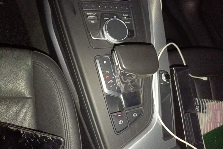 Used Audi A4 2017 45 TFSI allroad quattro Fashion Edition Gear Lever