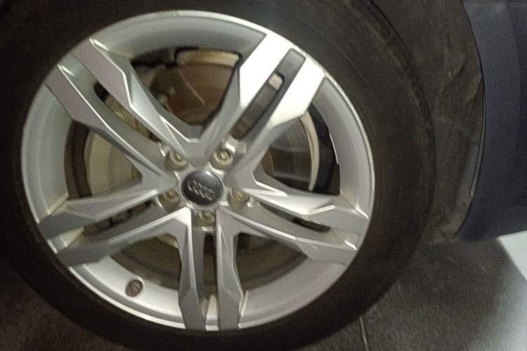 Used Audi A4 2017 45 TFSI allroad quattro Fashion Edition Right Front Wheel Hub