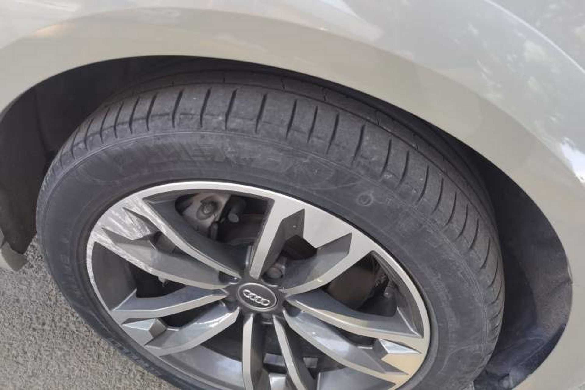 Used Audi A4 2017 45 TFSI allroad quattro Sport model Right Front Wheel Hub