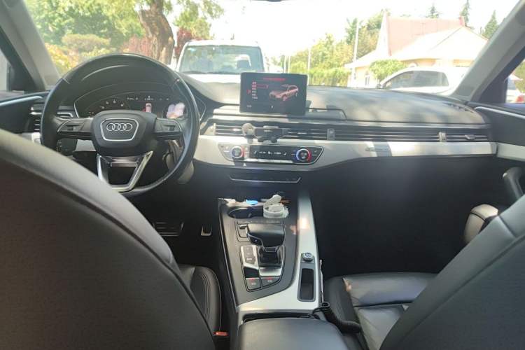 Used Audi A4 2017 45 TFSI allroad quattro Fashion Edition Center Console