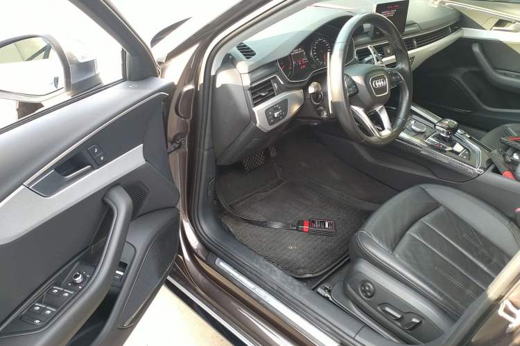 Used Audi A4 2017 45 TFSI allroad quattro Fashion Edition Driver Seat