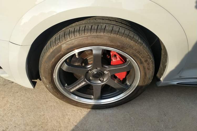 Used Audi A4 2017 45 TFSI allroad quattro Fashion Edition Left Front Wheel Hub