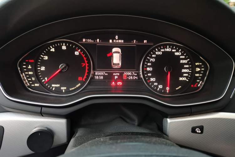 Used Audi A4 2017 45 TFSI allroad quattro Fashion Edition Odometer Close Up
