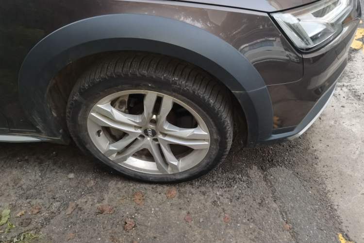 Used Audi A4 2017 45 TFSI allroad quattro Fashion Edition Right Front Wheel Hub