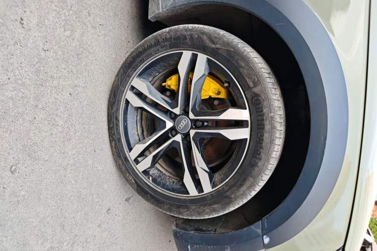 Used Audi A4 2017 45 TFSI allroad quattro Fashion Edition Right Front Wheel Hub