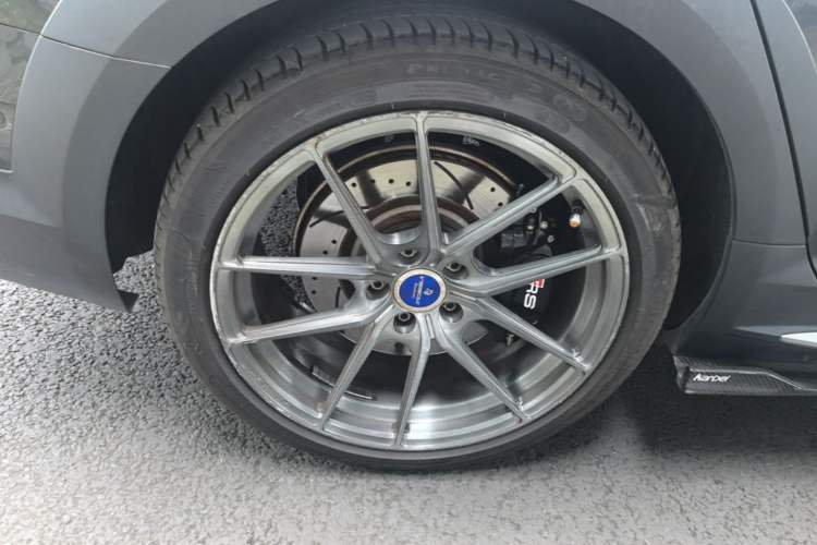 Used Audi A4 2017 45 TFSI allroad quattro Sport model Right Rear Wheel Hub