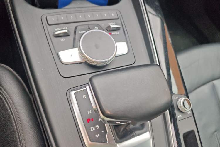 Used Audi A4 2017 45 TFSI allroad quattro Sport model Gear Lever