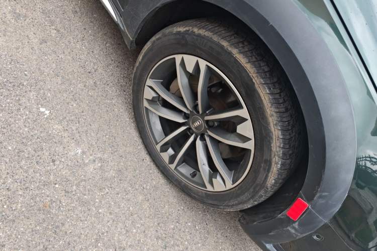 Used Audi A4 2017 45 TFSI allroad quattro Sport model Right Front Wheel Hub