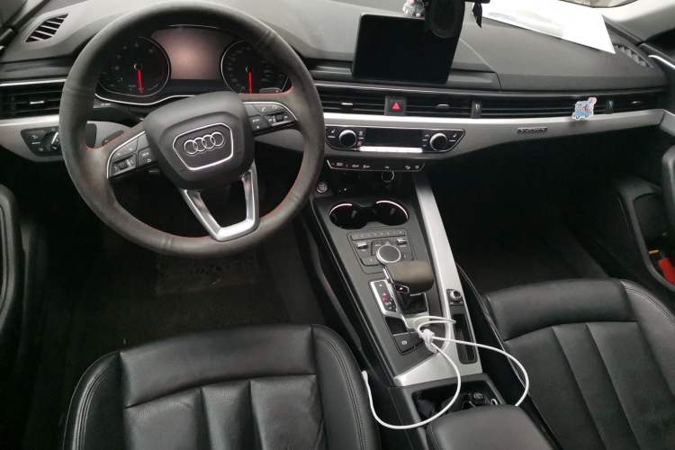 Used Audi A4 2017 45 TFSI allroad quattro Fashion Edition Center Console