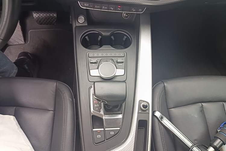 Used Audi A4 2017 45 TFSI allroad quattro Sport model Gear Lever