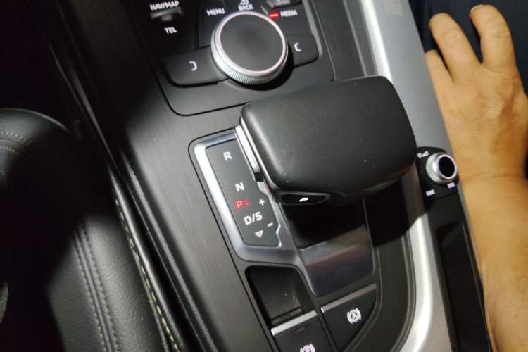 Used Audi A4 2017 45 TFSI allroad quattro Fashion Edition Gear Lever