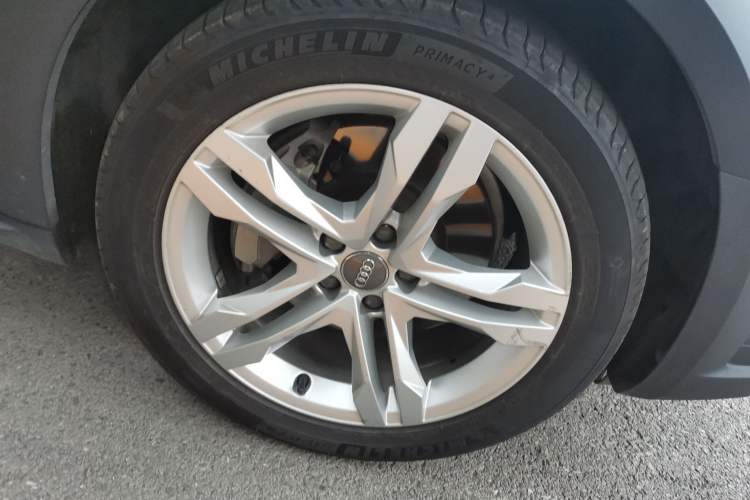 Used Audi A4 2017 45 TFSI allroad quattro Fashion Edition Right Front Wheel Hub