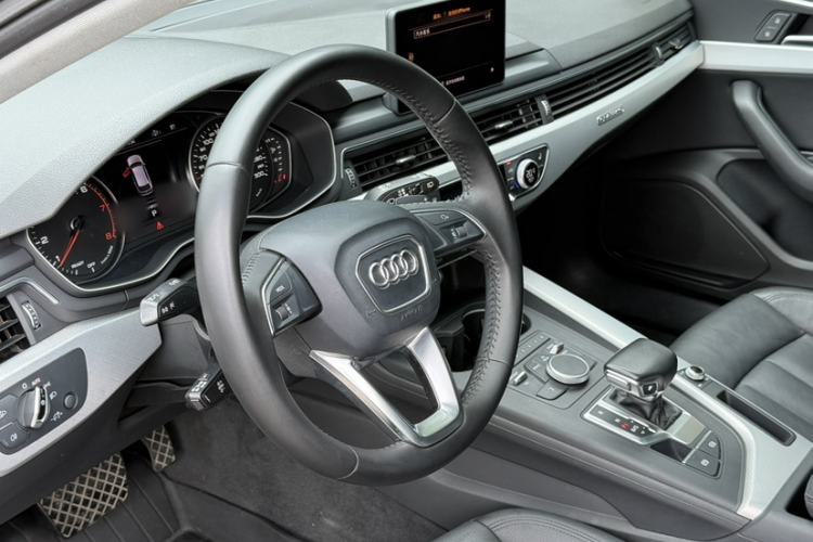 Used Audi A4 2017 45 TFSI allroad quattro Fashion Edition Interior 3