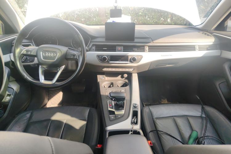 Used Audi A4 2017 45 TFSI allroad quattro Fashion Edition Center Console