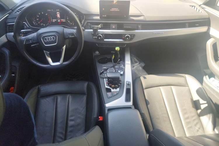 Used Audi A4 2017 45 TFSI allroad quattro Fashion Edition Center Console