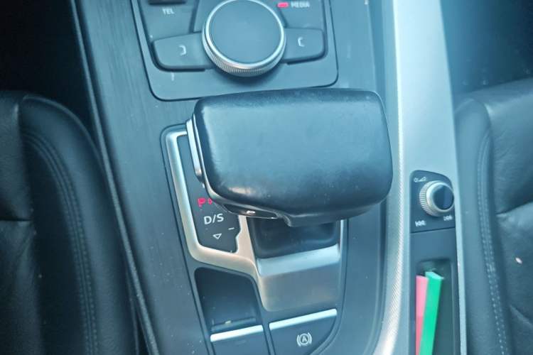 Used Audi A4 2017 45 TFSI allroad quattro Fashion Edition Gear Lever