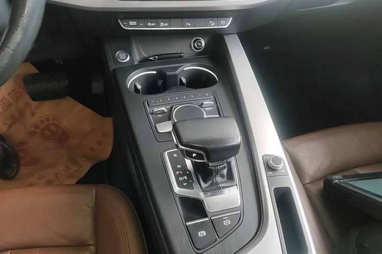 Used Audi A4 2017 45 TFSI allroad quattro Fashion Edition Gear Lever