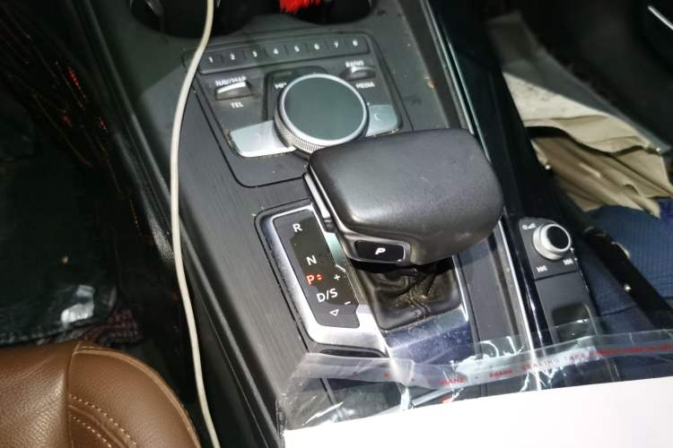 Used Audi A4 2017 45 TFSI allroad quattro Sport model Gear Lever