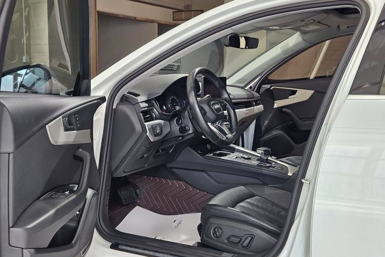 Used Audi A4 2017 45 TFSI allroad quattro Fashion Edition Interior 8