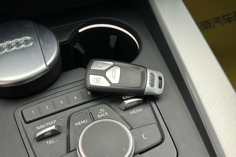 Used Audi A4 2017 45 TFSI allroad quattro Fashion Edition Interior 9
