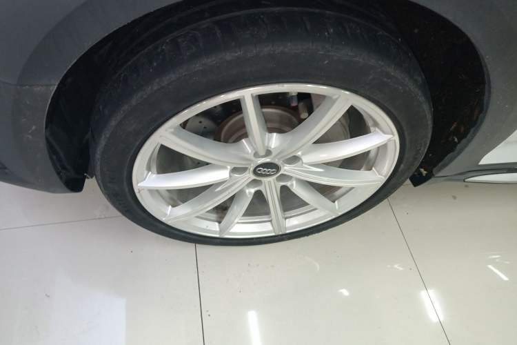 Used Audi A4 2017 45 TFSI allroad quattro Fashion Edition Left Front Wheel Hub