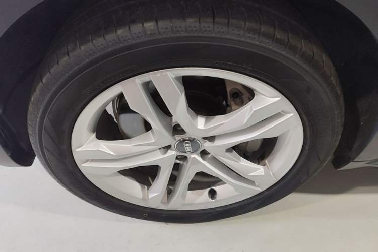 Used Audi A4 2017 45 TFSI allroad quattro Fashion Edition Left Front Wheel Hub