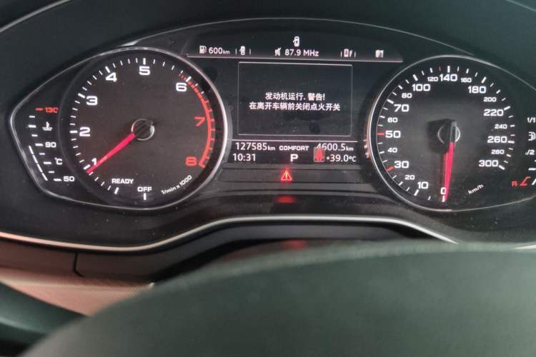 Used Audi A4 2017 45 TFSI allroad quattro Fashion Edition Odometer Close Up